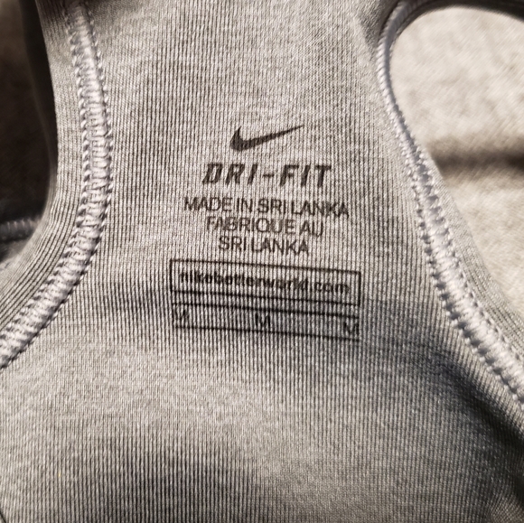 NWOT Nike Pro Dri-Fit Sports Bra - Size M - Picture 3 of 3